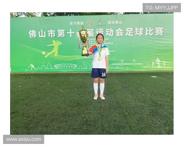 从校园到职业场上上高中的足球明星如何追逐梦想与荣耀